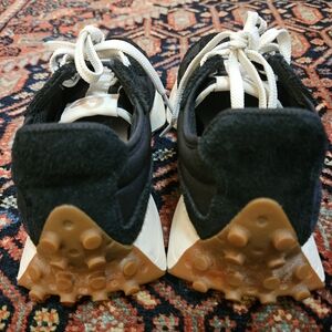 New BalanceeBlack and White Sneakers with Fashion Sole